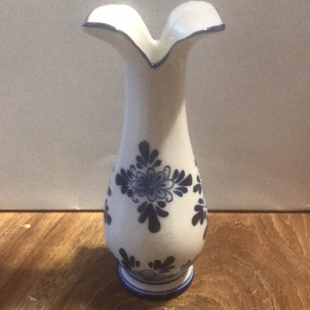 Vintage. Like new Blue Delft Deco. Porcelian vase with kissin children    Hand - Picture 5 of 9